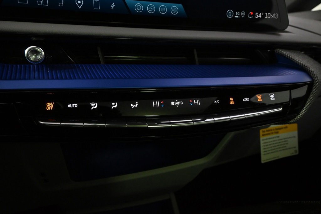 New 2026 Cadillac Optiq Luxury 2 image 32