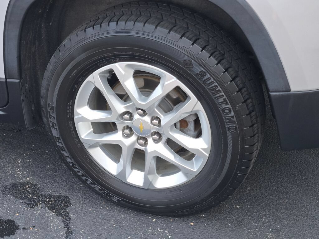 Used 2019 Chevrolet Traverse LT FWD image 17