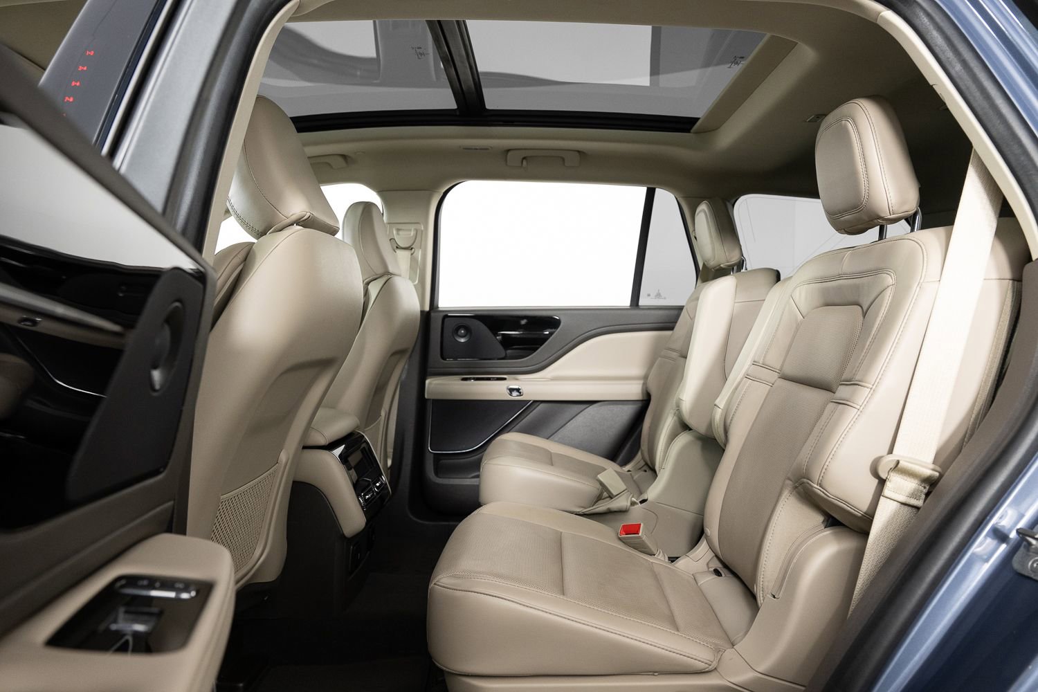 Used 2021 Lincoln Aviator Reserve w/ Class IV Trailer Tow Package image 18