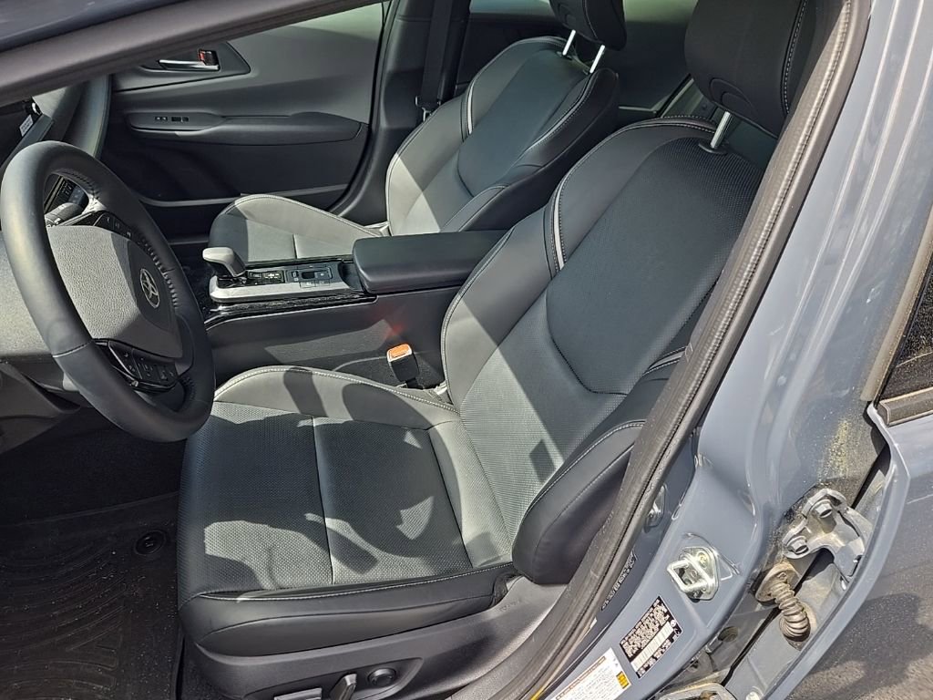 Used 2025 Toyota Prius Limited w/ Limited Premium Package image 2