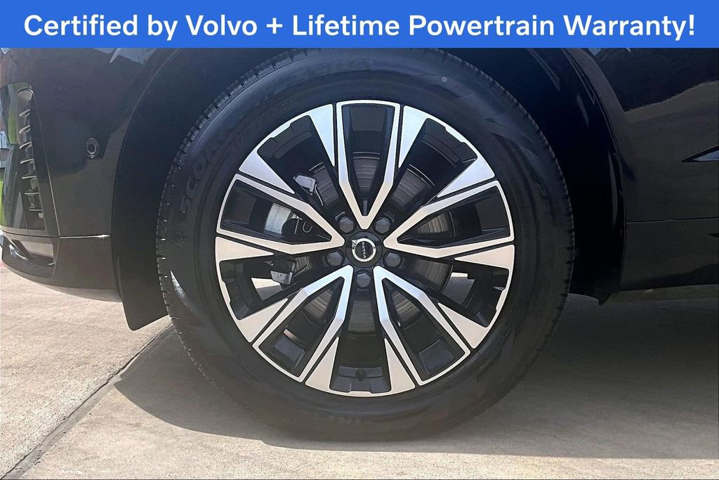 Used 2025 Volvo XC60 B5 Plus image 12
