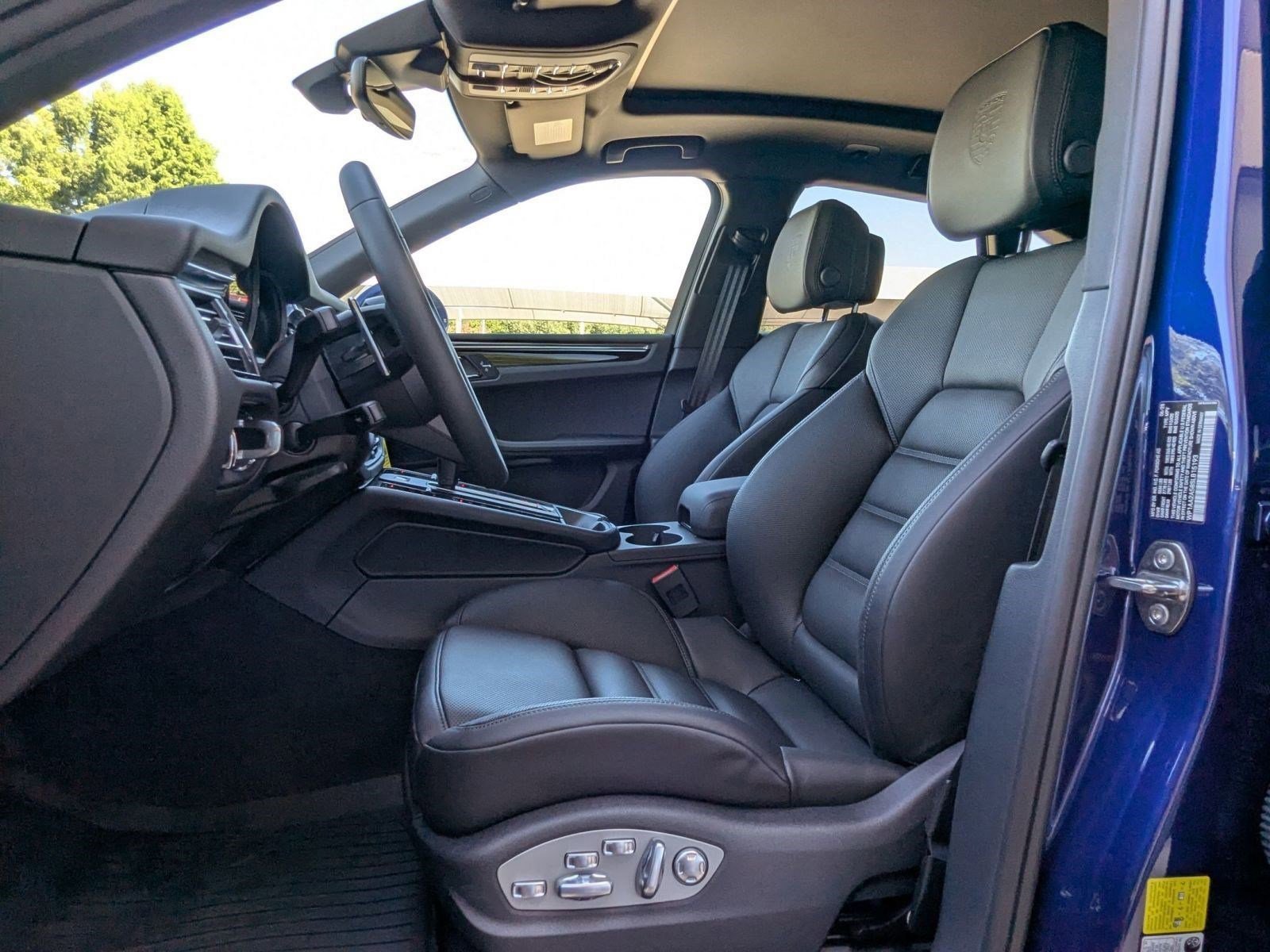 Certified 2025 Porsche Macan image 5