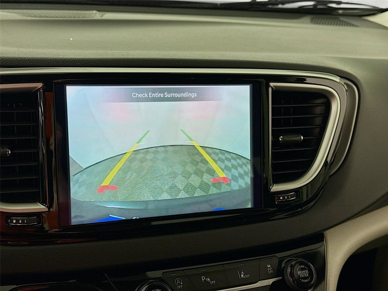 Used 2023 Chrysler Pacifica Touring-L image 7