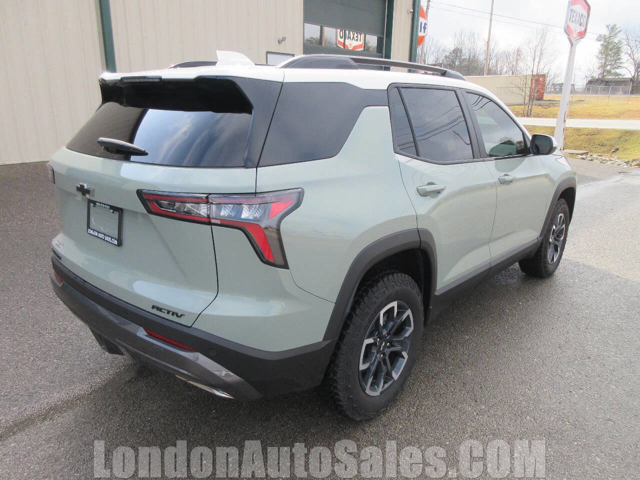 Used 2025 Chevrolet Equinox ACTIV FWD image 8
