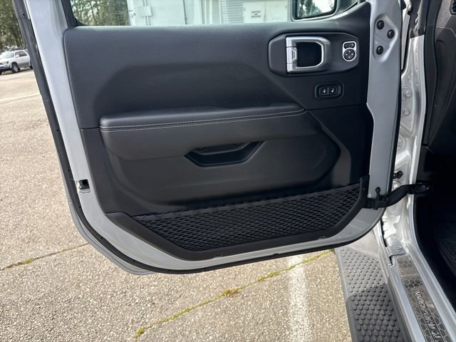 Used 2023 Jeep Wrangler Unlimited Sahara w/ Cold Weather Group image 18