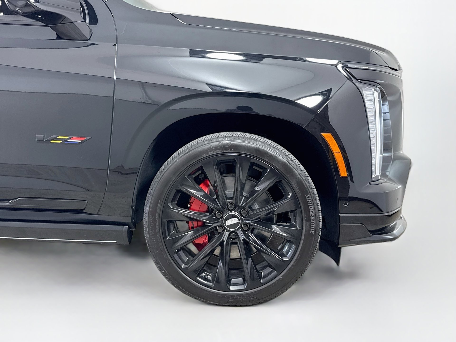Used 2025 Cadillac Escalade V w/ LPO, ONYX Package AWD/4WD image 28