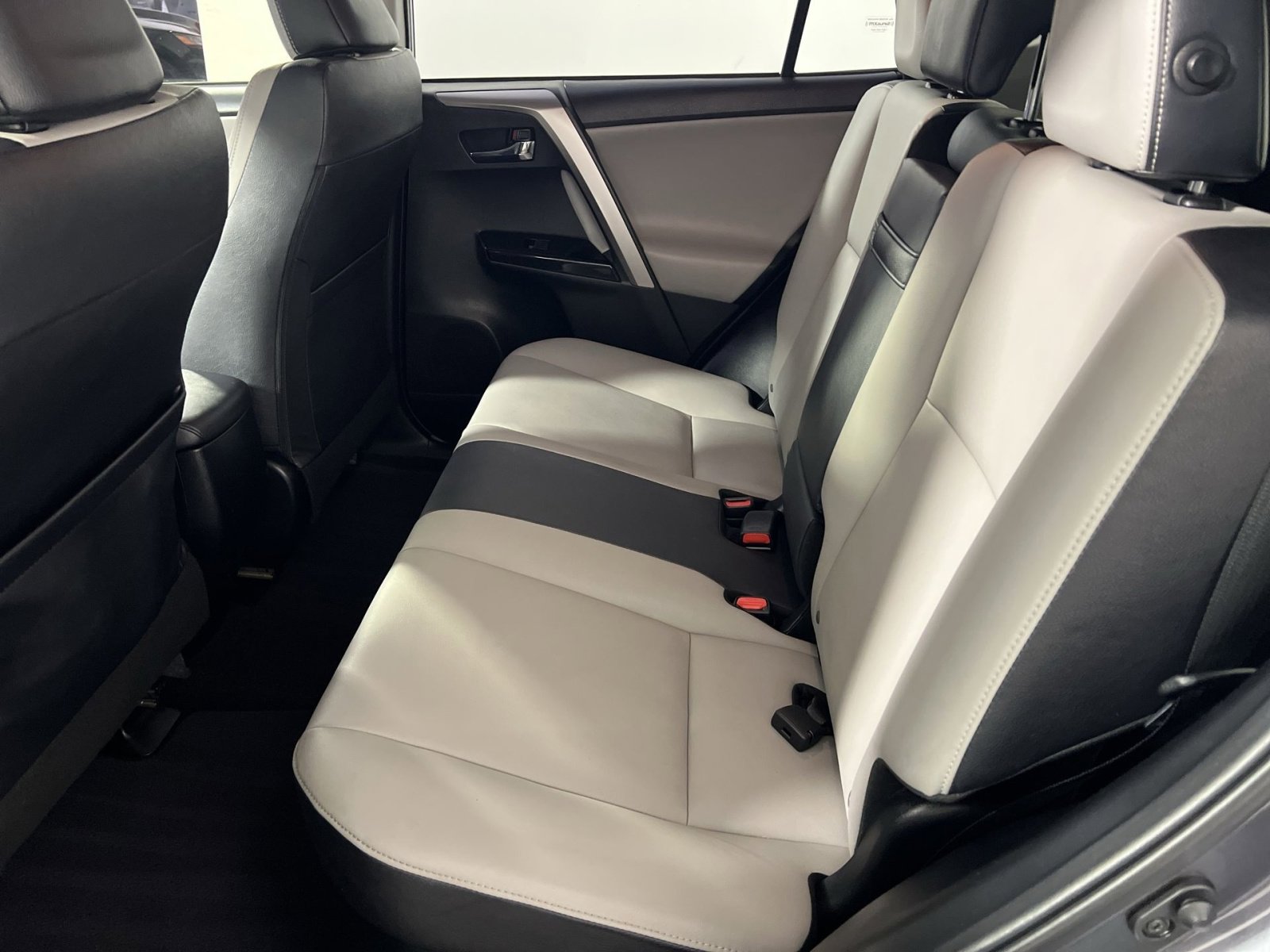 Used 2018 Toyota RAV4 Limited image 25