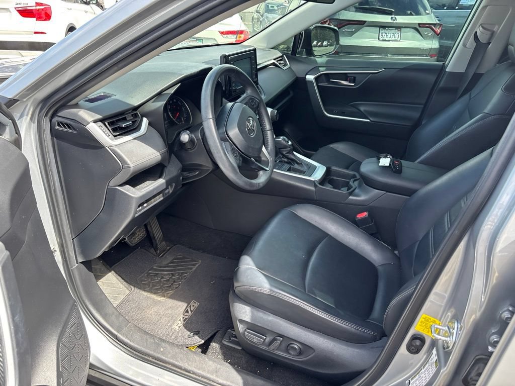Used 2020 Toyota RAV4 XLE Premium w/ Carpet Mat Package FWD image 17