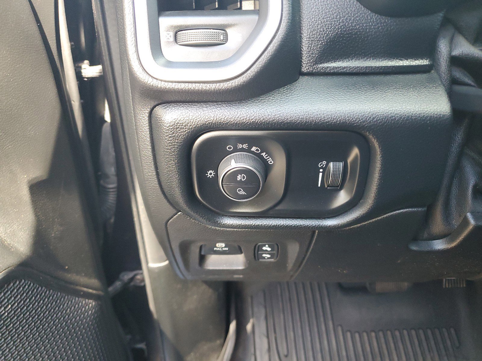 Used 2021 RAM 1500 Big Horn image 27