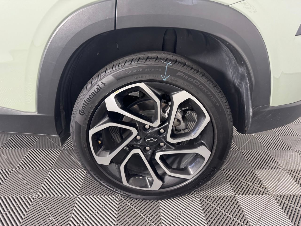 Used 2024 Chevrolet Trax RS FWD image 13