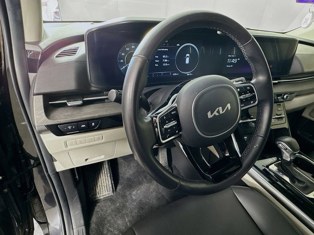 Used 2023 Kia Carnival SX image 11