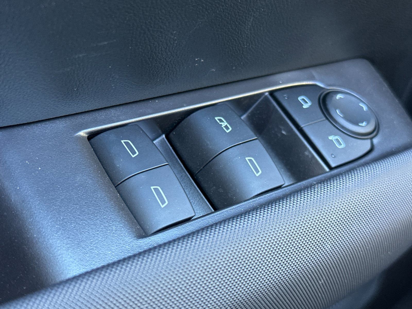 New 2025 Chevrolet Colorado Z71 w/ Midnight Edition image 12