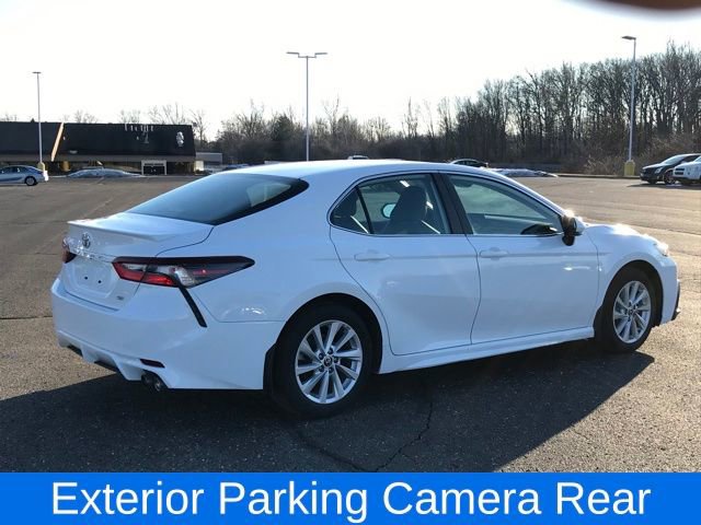 Used 2023 Toyota Camry SE image 3