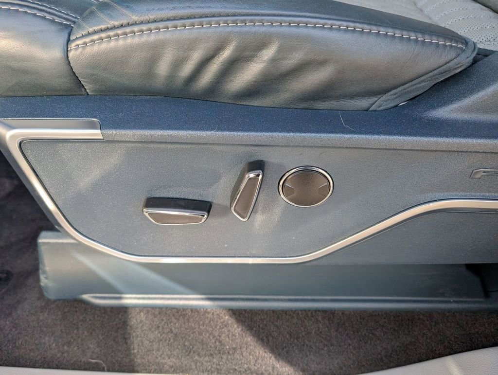 Used 2023 Ford F150 Limited image 23