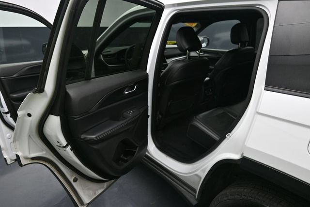 Used 2025 Jeep Grand Cherokee Altitude AWD/4WD image 27