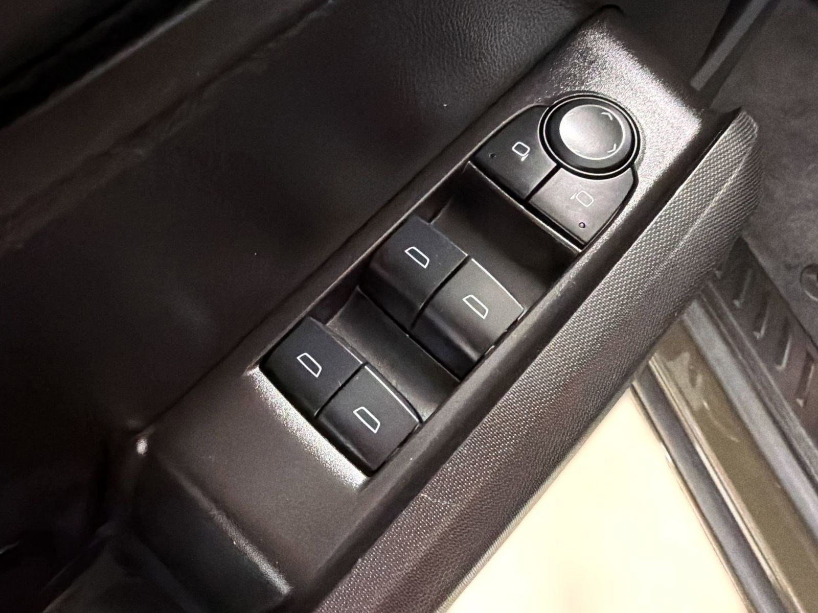 Certified 2024 Chevrolet Colorado W/T image 12