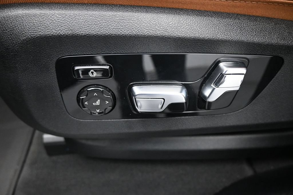 Used 2026 BMW X7 xDrive40i w/ Executive Package AWD/4WD image 11