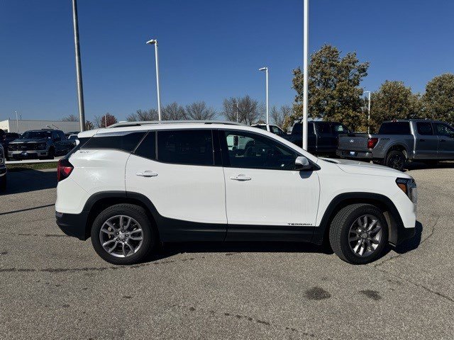 Used 2023 GMC Terrain SLT w/ Tech Package image 9