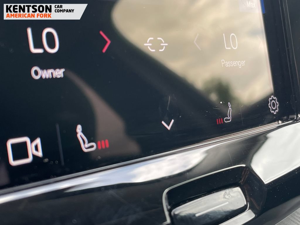 Used 2025 Volvo XC60 B5 Plus AWD/4WD image 28
