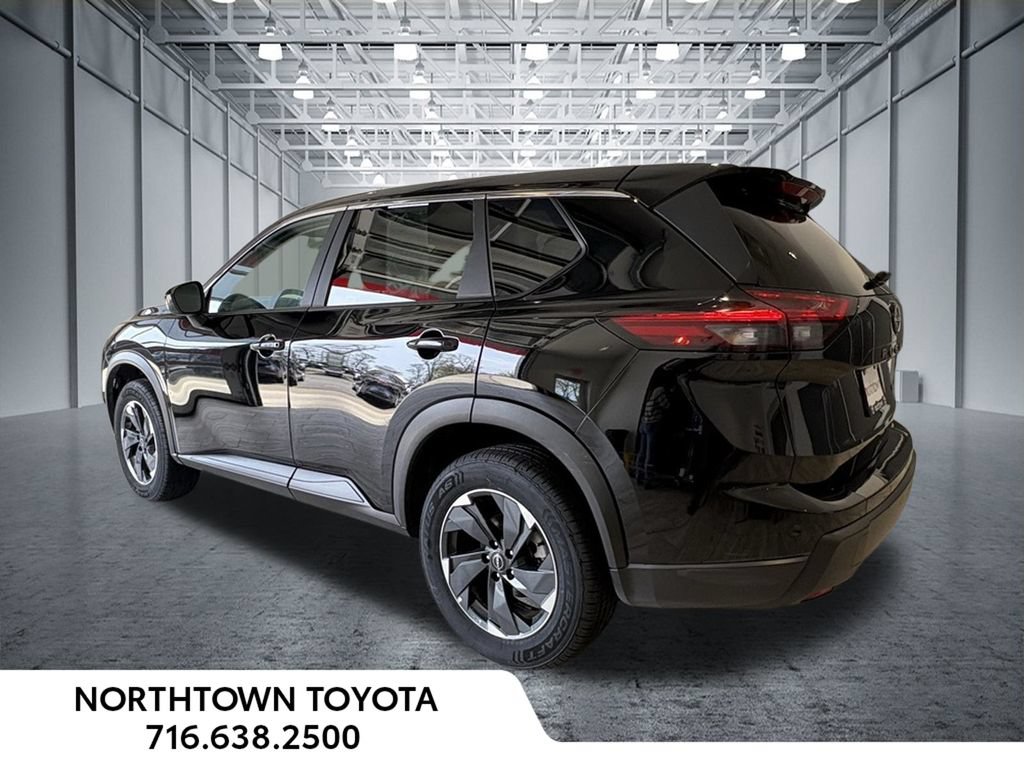 Used 2025 Nissan Rogue SV AWD/4WD image 4