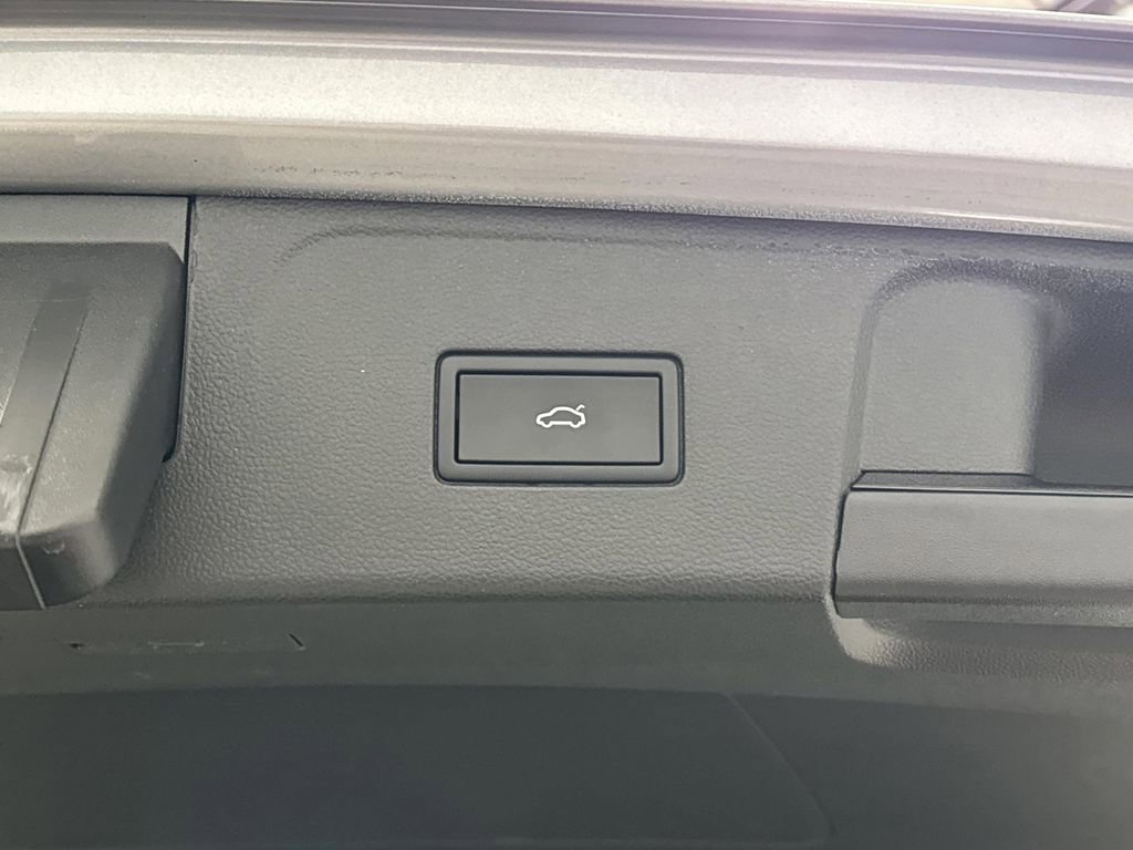 Used 2024 Volkswagen Atlas SE w/ Panoramic Sunroof Package image 16