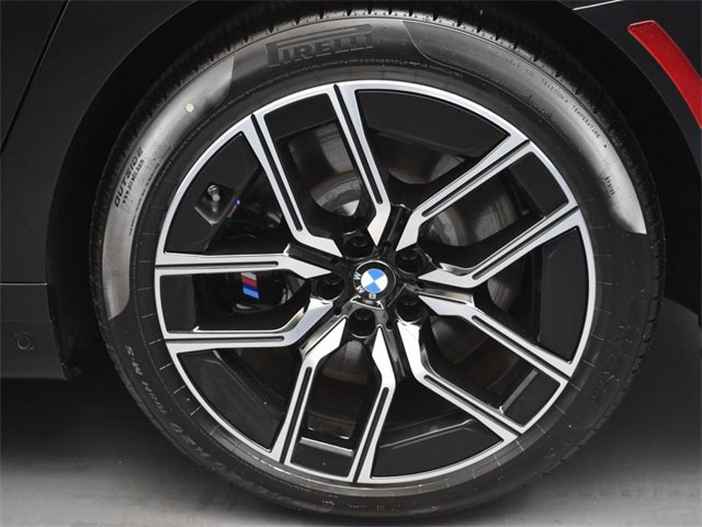 New 2024 BMW 760i xDrive w/ Executive Package image 2