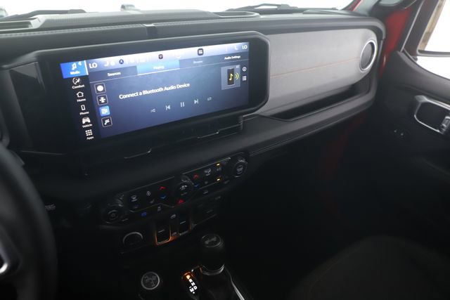 Used 2025 Jeep Wrangler Unlimited Sahara AWD/4WD image 25