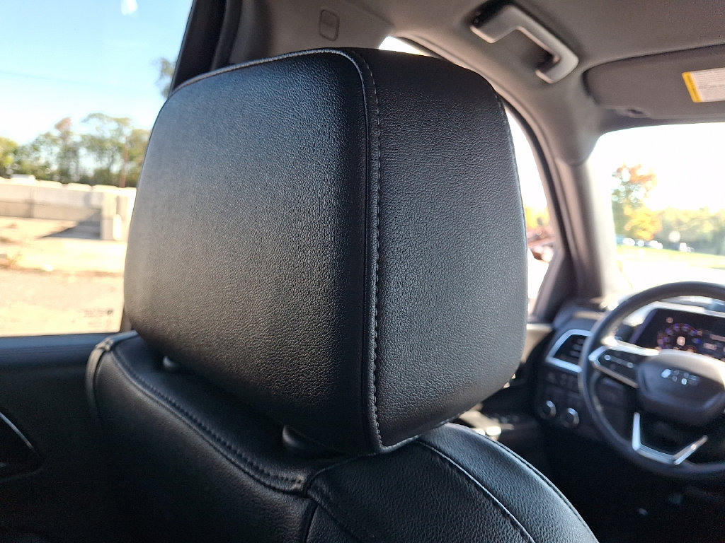Used 2025 Chevrolet Suburban Z71 AWD/4WD image 14