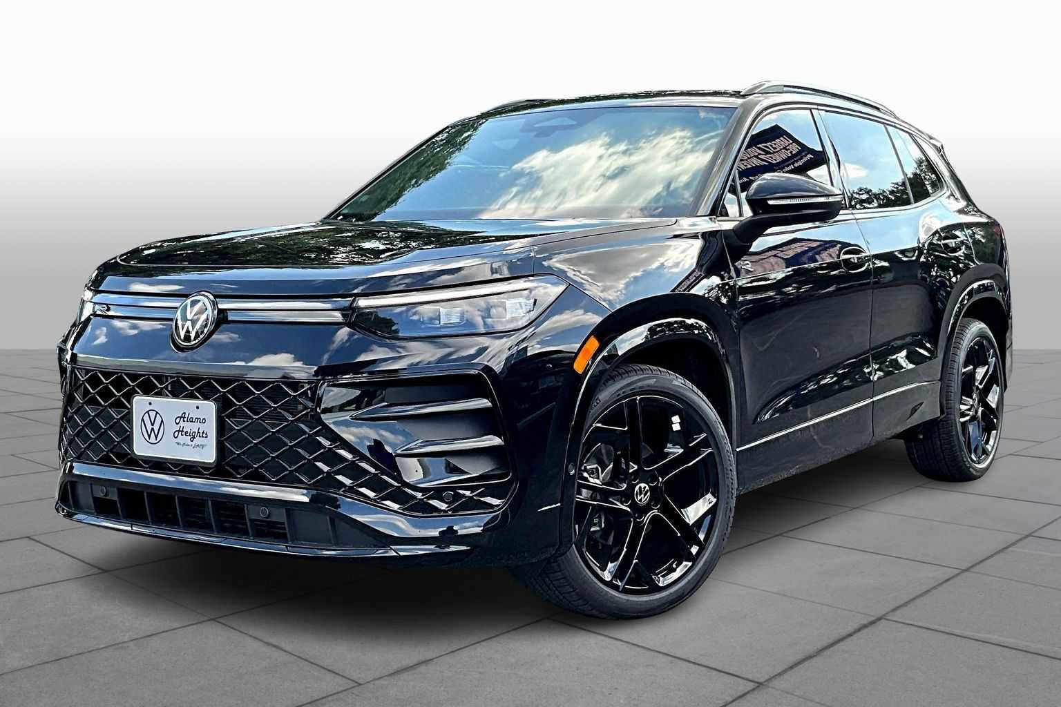 New 2025 Volkswagen Tiguan SE R-Line