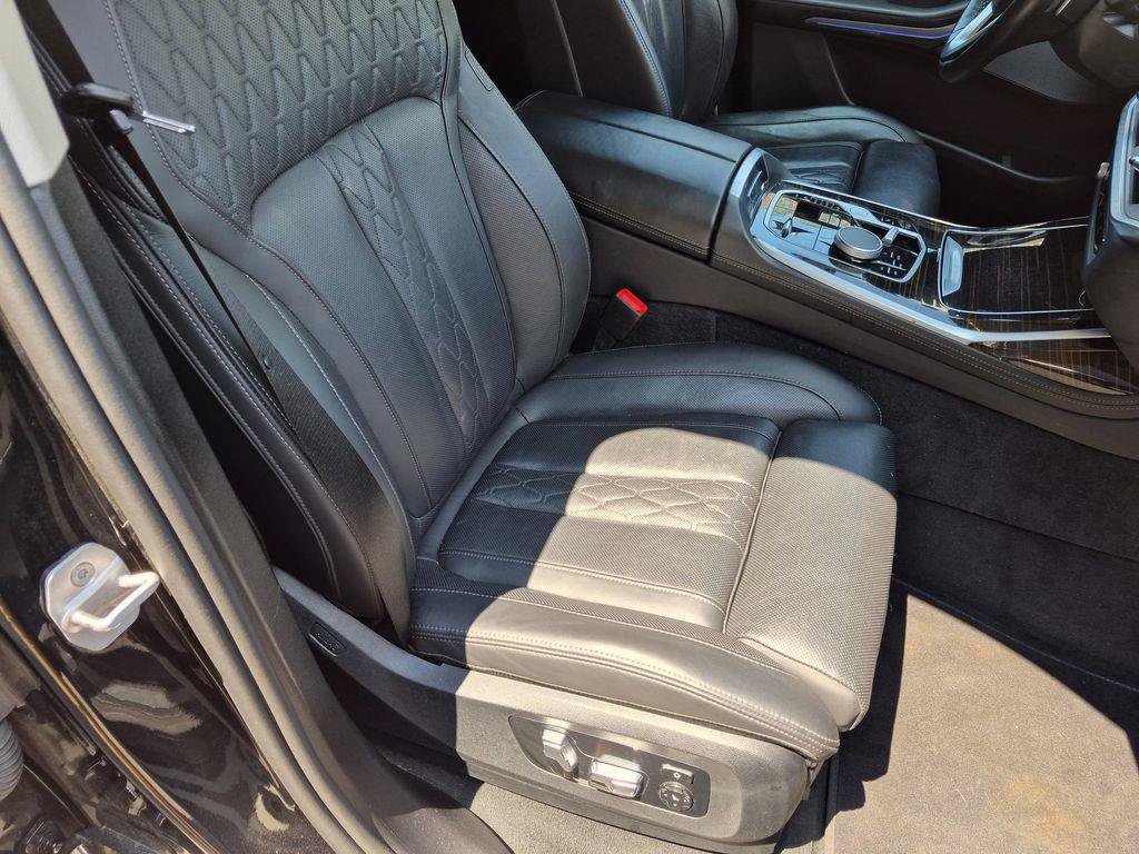 Used 2025 BMW X7 xDrive40i AWD/4WD image 37