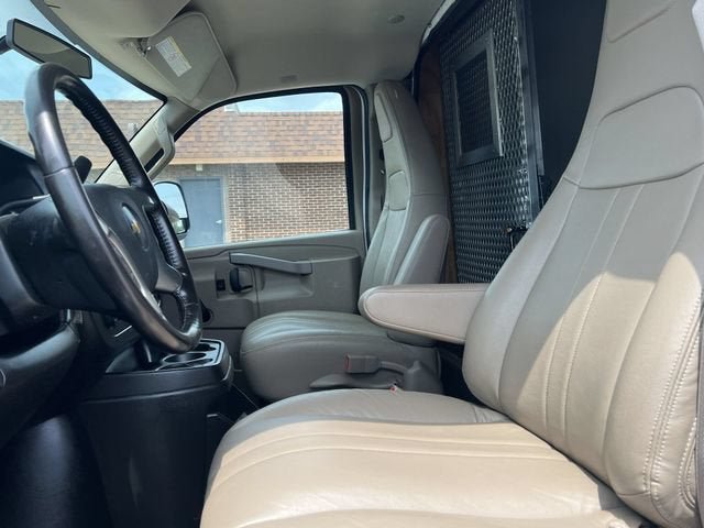 Used 2016 Chevrolet Express 3500 RWD image 17