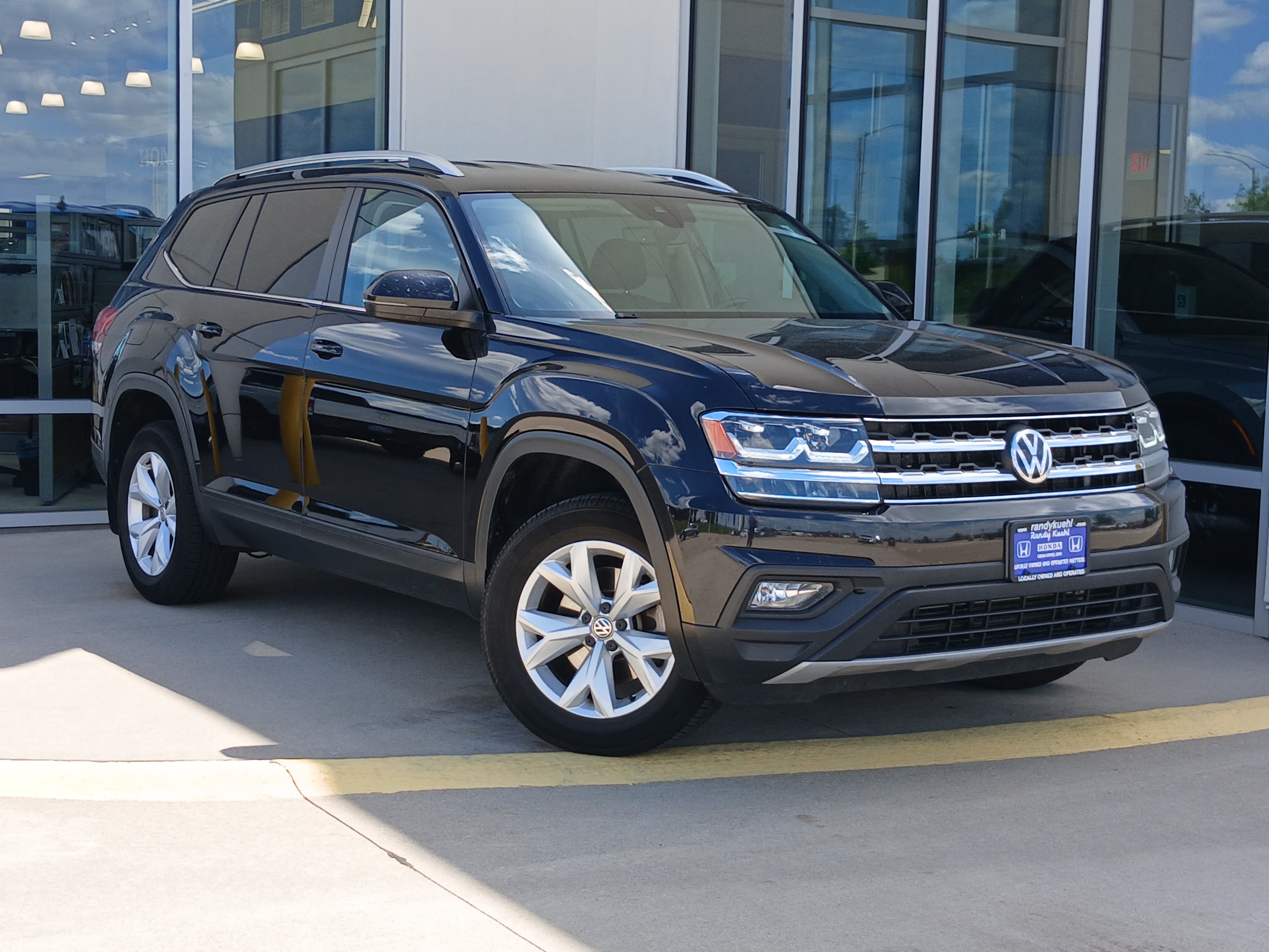 Used 2018 Volkswagen Atlas SE AWD/4WD image 2