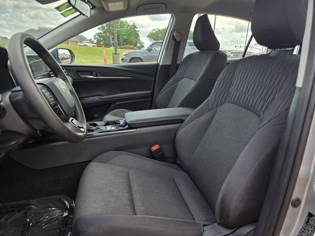 Used 2025 Toyota Camry LE image 15