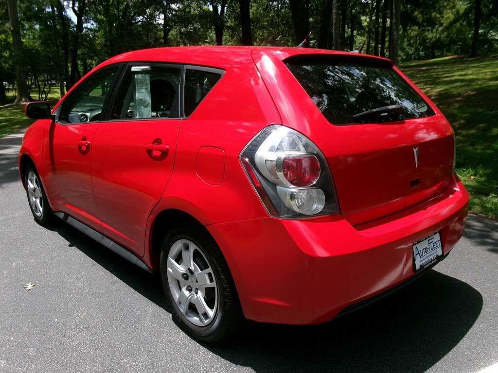 Used 2009 Pontiac Vibe w/ Preferred Package FWD image 7