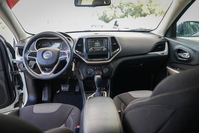 Used 2018 Jeep Cherokee Sport FWD image 26