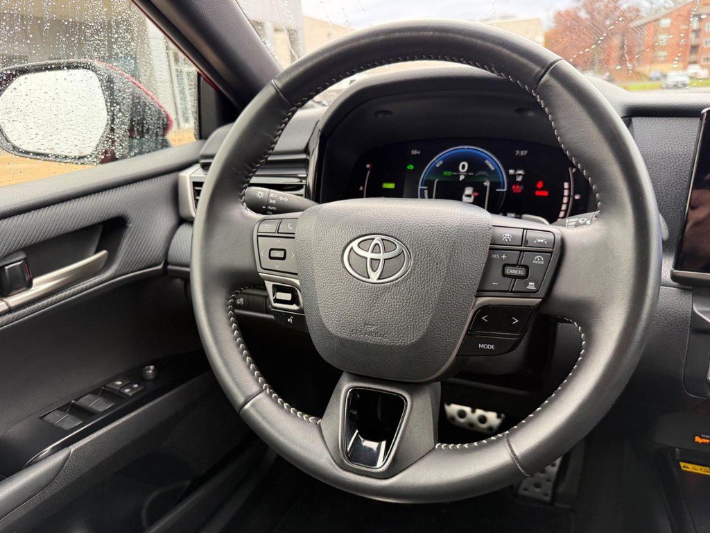 Certified 2025 Toyota Camry SE FWD image 13