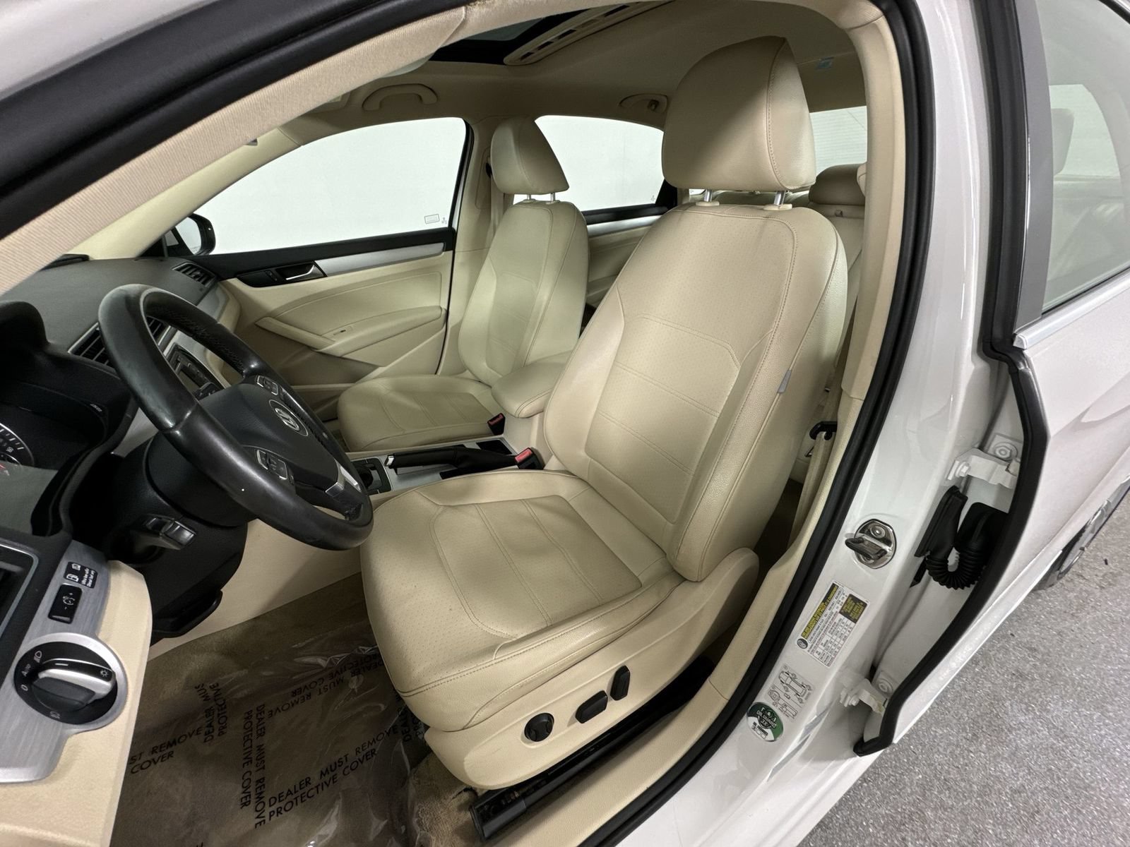 Used 2012 Volkswagen Passat TDI SE FWD image 18
