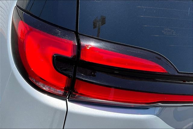 New 2023 Chrysler Pacifica Touring-L w/ S Appearance Package image 12