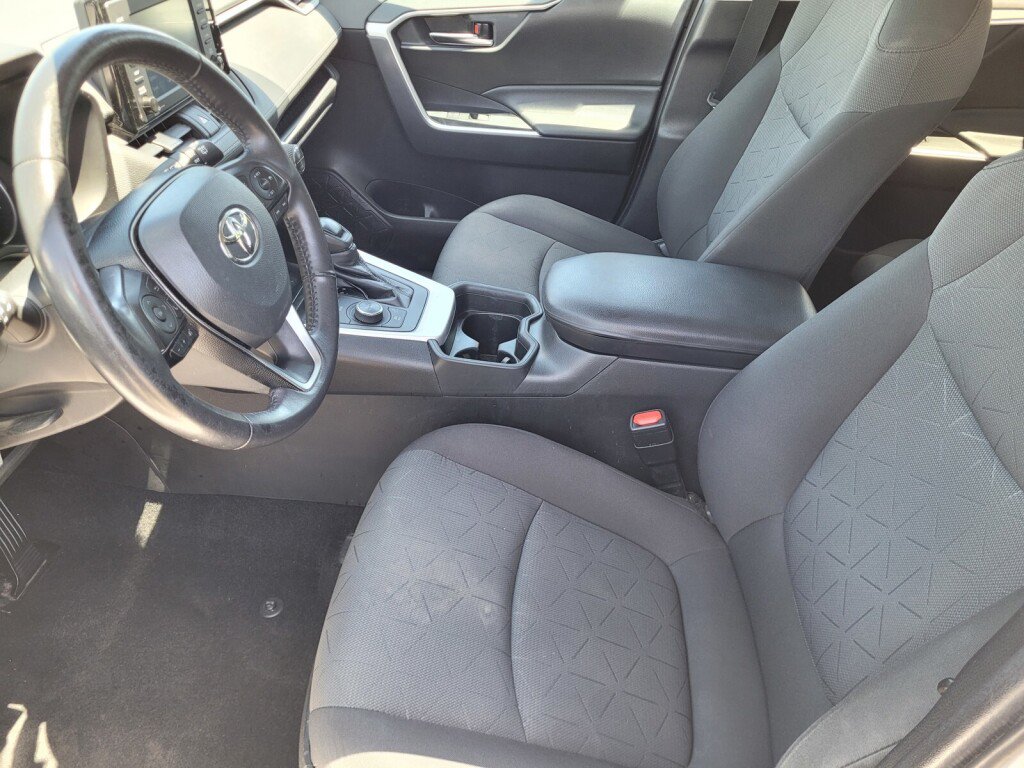 Used 2020 Toyota RAV4 XLE w/ Convenience Package AWD/4WD image 11
