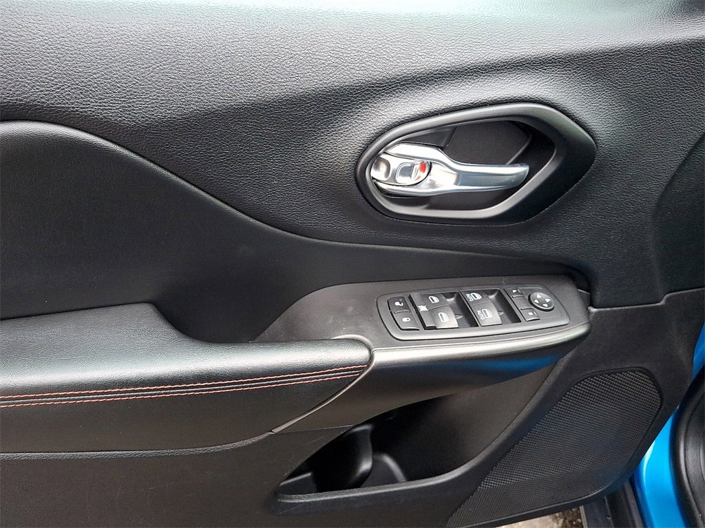 Used 2020 Jeep Cherokee Trailhawk w/ Comfort/Convenience Group image 13