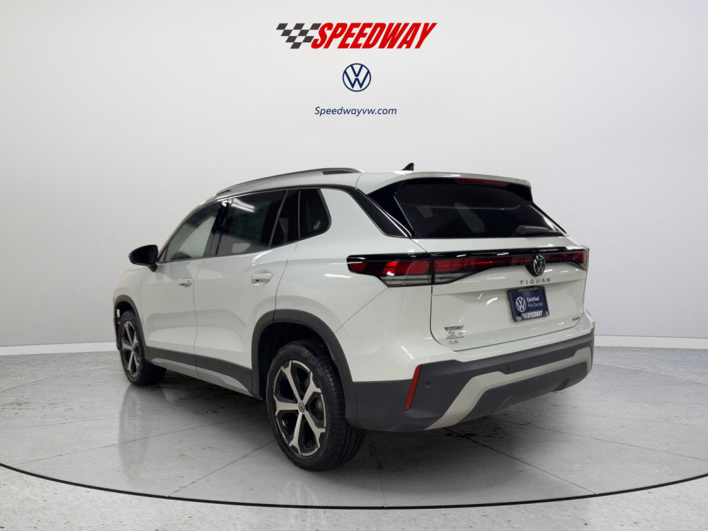 Used 2025 Volkswagen Tiguan SE AWD/4WD image 8
