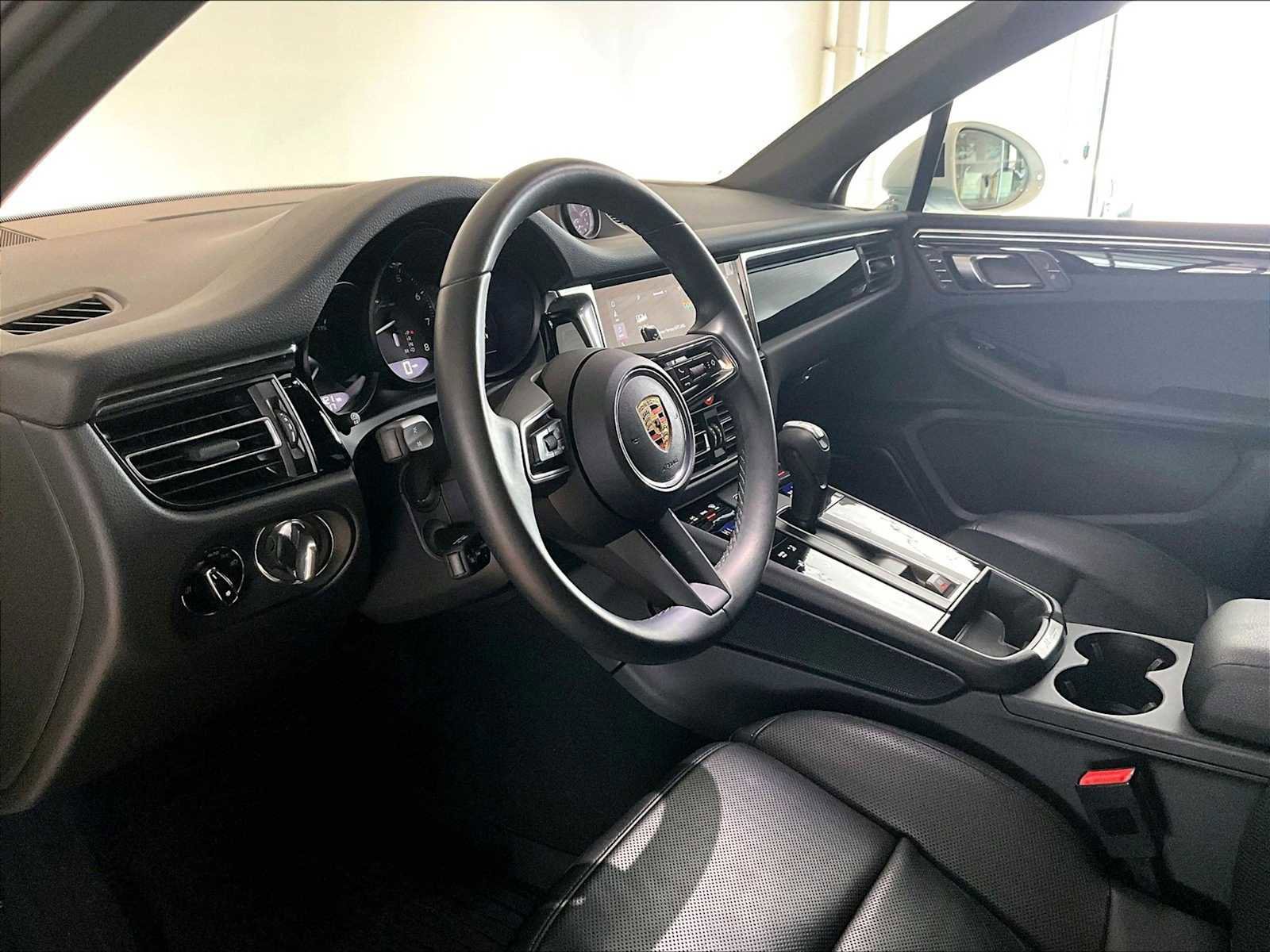 Used 2025 Porsche Macan image 7