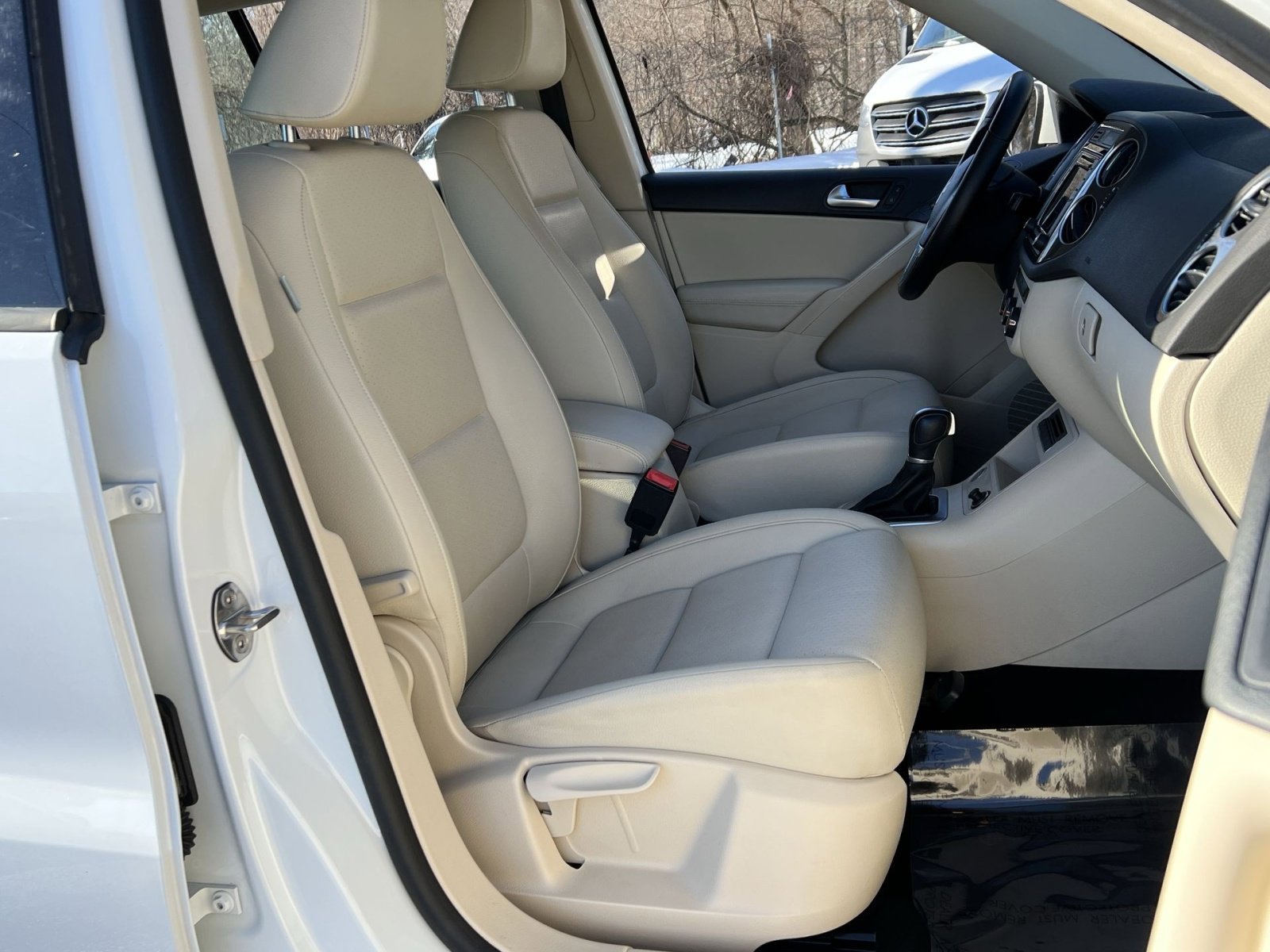 Used 2017 Volkswagen Tiguan S image 23