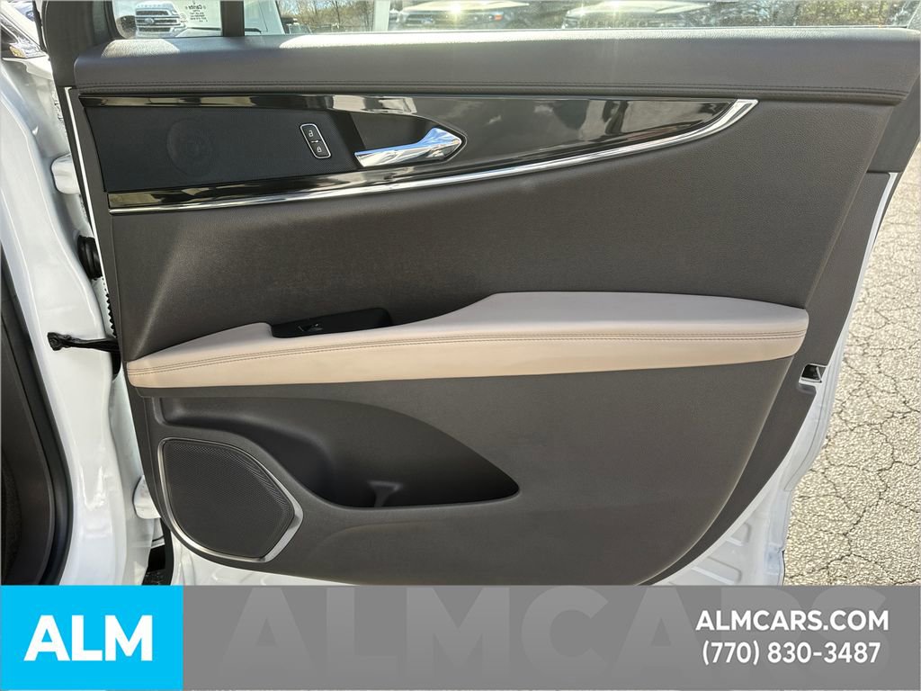 Used 2023 Lincoln Nautilus Reserve image 17