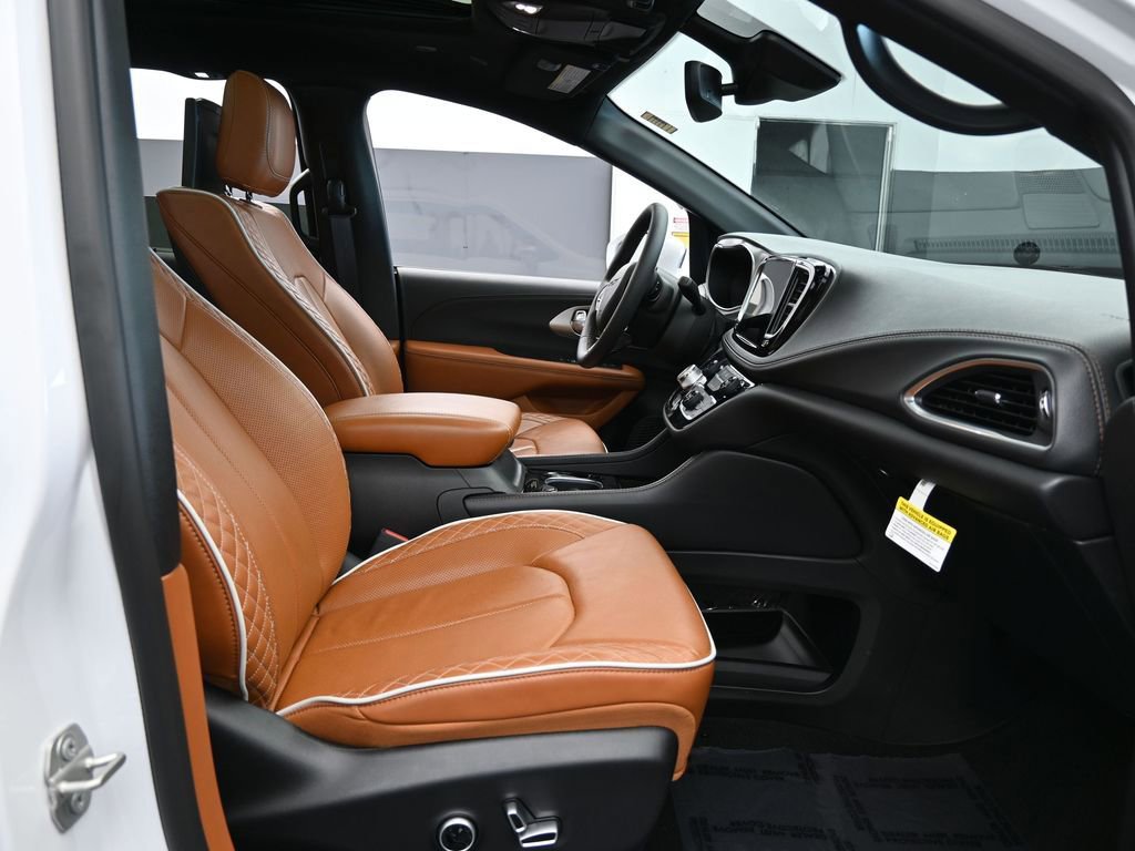 Used 2024 Chrysler Pacifica Pinnacle image 59