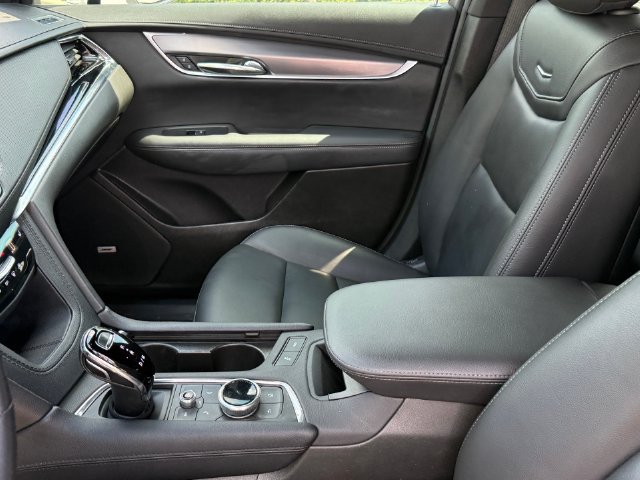 Used 2024 Cadillac XT6 Luxury w/ LPO, Floor Liner Package FWD image 14
