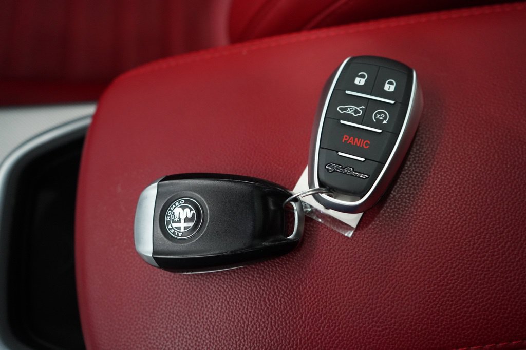 Used 2024 Alfa Romeo Giulia Veloce AWD/4WD image 34