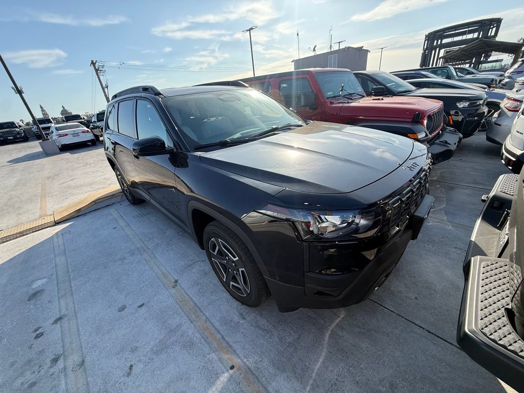 Used 2026 Jeep Cherokee Laredo AWD/4WD image 3