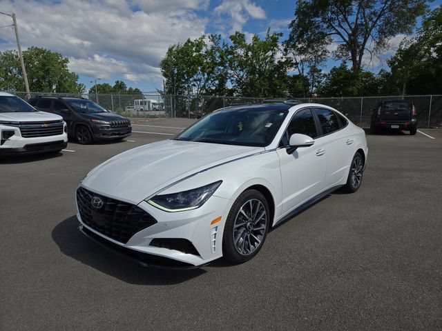 Certified 2022 Hyundai Sonata Limited w/ Preferred Accessory Package FWD image 2