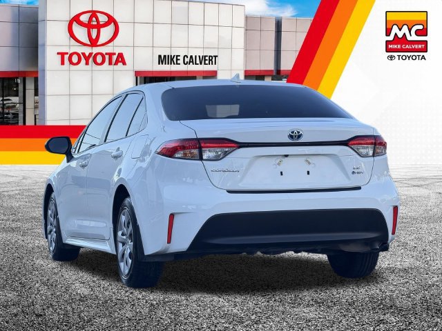 Used 2025 Toyota Corolla LE FWD image 4